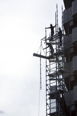 İnşaat alanındaki işçiler