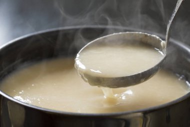 Kasede çorba yapmak. 