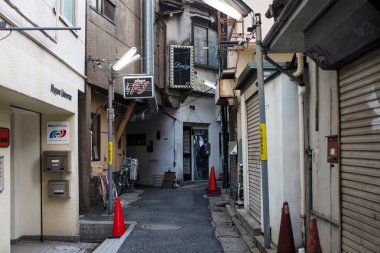 Tokyo, Japonya - 27 Kasım 2018: Japonya 'daki şehir caddesi manzarası 
