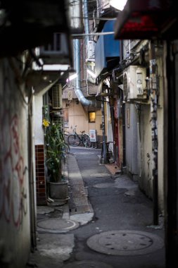 Kyoto 'daki geleneksel Japon caddesi manzarası