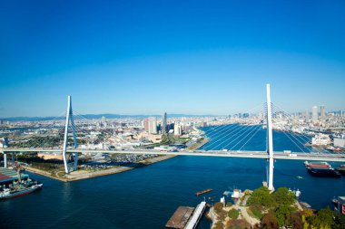 Tempozan köprüsü ve mavi gökyüzü arka planı, Osaka Japonya
