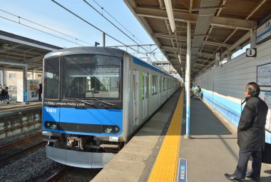 Tren istasyonu arkaplan görünümünde tren 