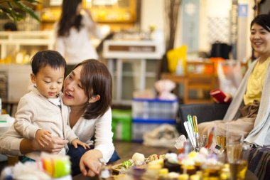 Samimi ortamdaki çocukla etkileşim