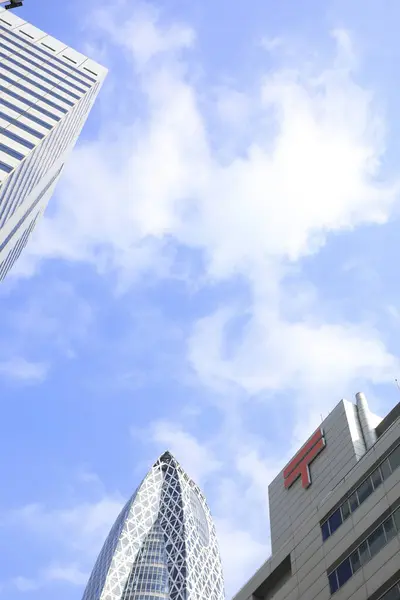Moderne Wolkenkratzer Und Blauer Himmel — Stockfoto