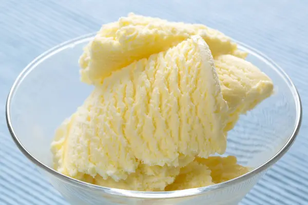Миска Свіжого Ванільного Морозива Столі — стокове фото