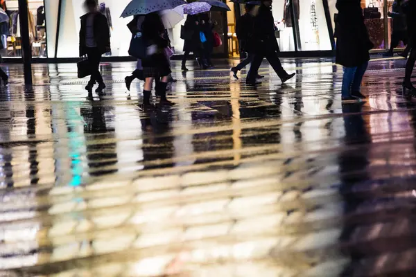 雨天街上的人 — 图库照片