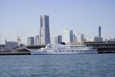 Cosmo Clock 21 dönme dolap ve Minato Mirai 21 Marina (21, Minato Mirai Nijichi), kısaca Minato Mirai, Japonya 'nın Yokohama şehrinin merkezi ticaret bölgesi.