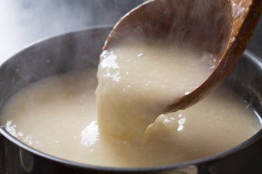 Kasede çorba yapmak. 