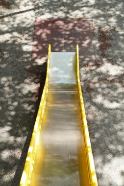 parkta kaymak, çocuk parkı 