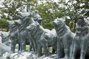 Şehirdeki ünlü tarihi heykel manzarası 