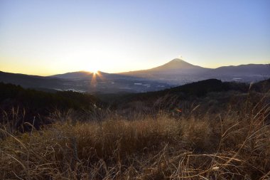 Japonya 'da gün batımında fuji dağı manzarası