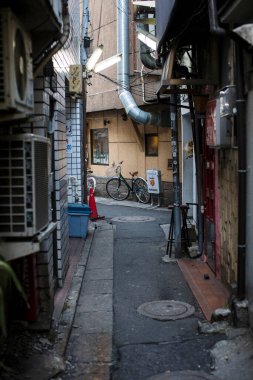 Tokyo, Japonya - 27 Kasım 2018: Japonya 'daki şehir caddesi manzarası 
