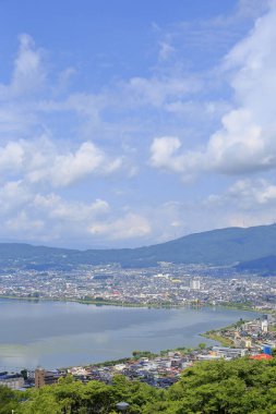 Kiso Dağları 'ndaki Suwa Gölü manzaralı Nagano Bölgesi, Japonya