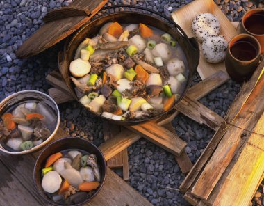 Mantarlı, havuçlu ve etli lezzetli bir çorba. 