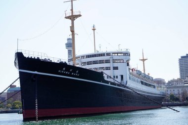 Japon okyanus gemisinden emekli Hikawa Maru Japonya 'nın Yokohama kentindeki Yamashita Parkı' nda müze gemisi olarak demirlemiş.