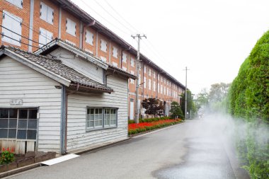 Gunma, Japonya 'daki eski Tomioka İpek Değirmeni' nin pencereleri kapalıydı. UNESCO Dünya Mirası