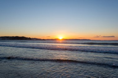 Sahilde gün batımı 