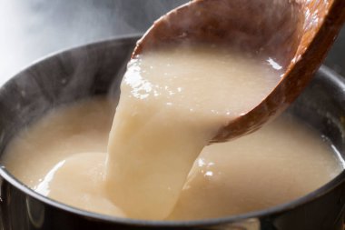 Kasede çorba yapmak. 