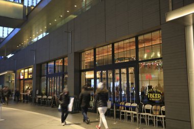 Tokyo, Japonya 'da bir alışveriş merkezinin içinde.