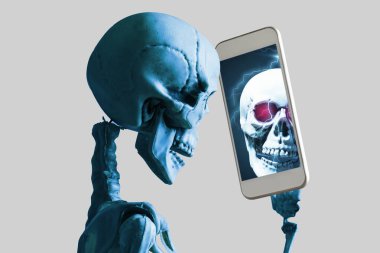 İskelet ve telefon yakın görüntüsü