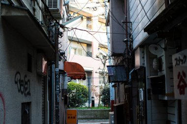 Tokyo, Japonya - 27 Kasım 2018: Japonya 'daki şehir caddesi manzarası 