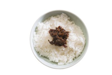 Kapalı tabakta domuz etli pilav