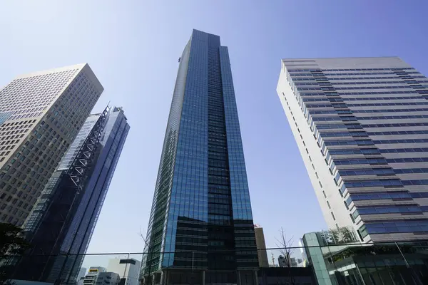 Arquitetura Moderna Cidade Tóquio Japão Arranha Céus Contra Céu Azul — Fotografia de Stock