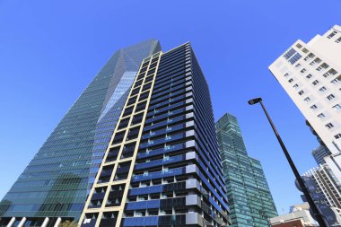 Tokyo, Japonya 'da binaları olan modern şehir manzarası