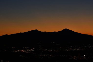 Japonya 'da gün batımında fuji dağı manzarası