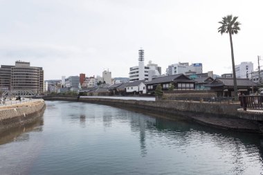 Japonya 'da gündüz vakti nehir olan Tokyo Köprüsü.