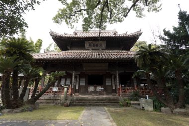 Güzel Japon tapınağı, Budizm ve din kavramı