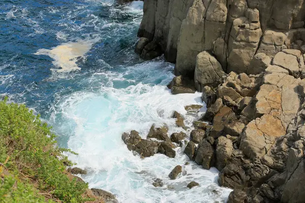 Prachtige Zeegezicht Achtergrond Met Rotsachtige Kust Natuur Reizen — Stockfoto