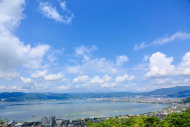 Kiso Dağları 'ndaki Suwa Gölü manzaralı Nagano Bölgesi, Japonya