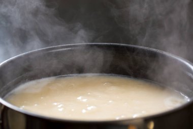 Kasede çorba yapmak. 