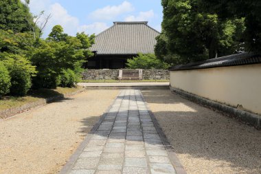 Güzel Japon tapınağı, Budizm ve din kavramı