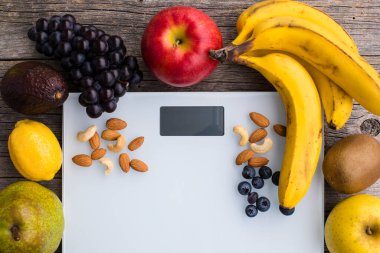 Ölçekli meyveler ve fındıklar