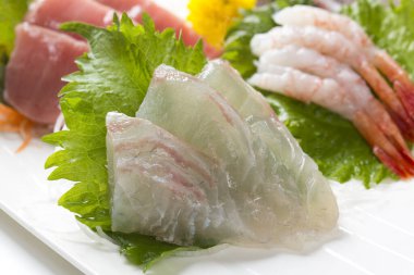 Bir kase sashimi, sashimi ve ton balığı, Japon yemeği tarzı.