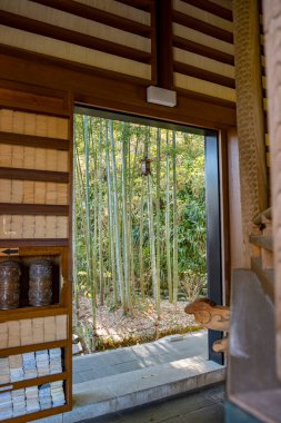 Kutsal kitap ambarı Kamakura 'daki Hasedera Tapınağı' nda. 