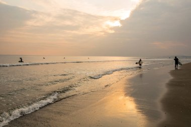 Doğanın arka planında gün batımı