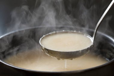 Kasede çorba yapmak. 