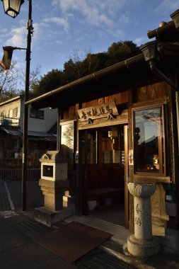 Güzel Japon tapınağı, Budizm ve din kavramı