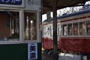 Tokyo, Japonya - Kasım 2 0 0 2 0 0 1 9: Eski tren ve Tokyo, Japonya 'daki ünlü Japon treni. Ana tren.