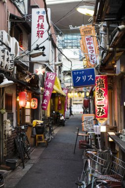 Tokyo, Japonya - 27 Kasım 2018: Japonya 'daki şehir caddesi manzarası 