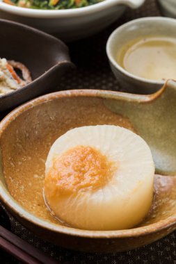 Japon geleneksel yemekleri, Furofuki daikon ve sake.