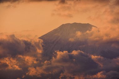 Japonya 'da Fuji Dağı ile güzel gün batımı manzarası