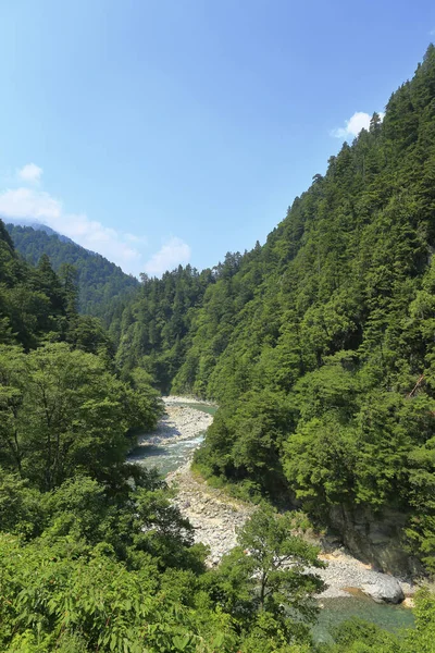 Rivière Rapide Réfléchissant Soleil Dans Vallée Montagne — Photo
