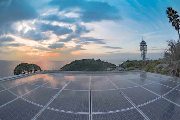Sonnenkollektoren Bei Sonnenuntergang — Stockfoto