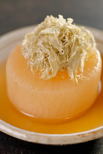 Haşlanmış Turplu Oden Bir Japon Yemeğidir — Stok fotoğraf