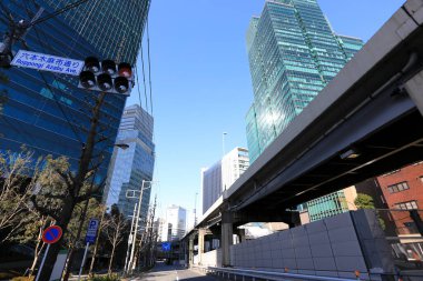 Tokyo, Japonya 'da binaları olan modern şehir manzarası