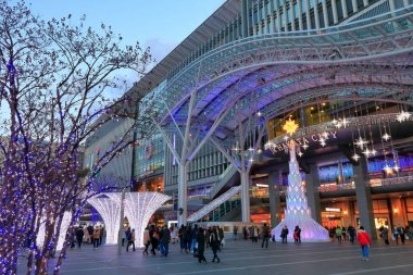 JR Hakata istasyonundaki aydınlanma Japonya 'daki en büyük Noel pazarlarından biridir.